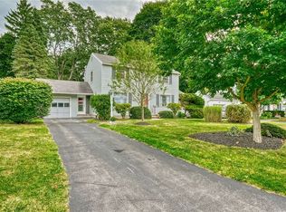 26 Oakcrest Dr, Rochester, NY 14617