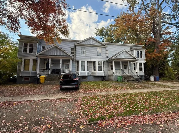 427 Harbor St, Conneaut, OH 44030