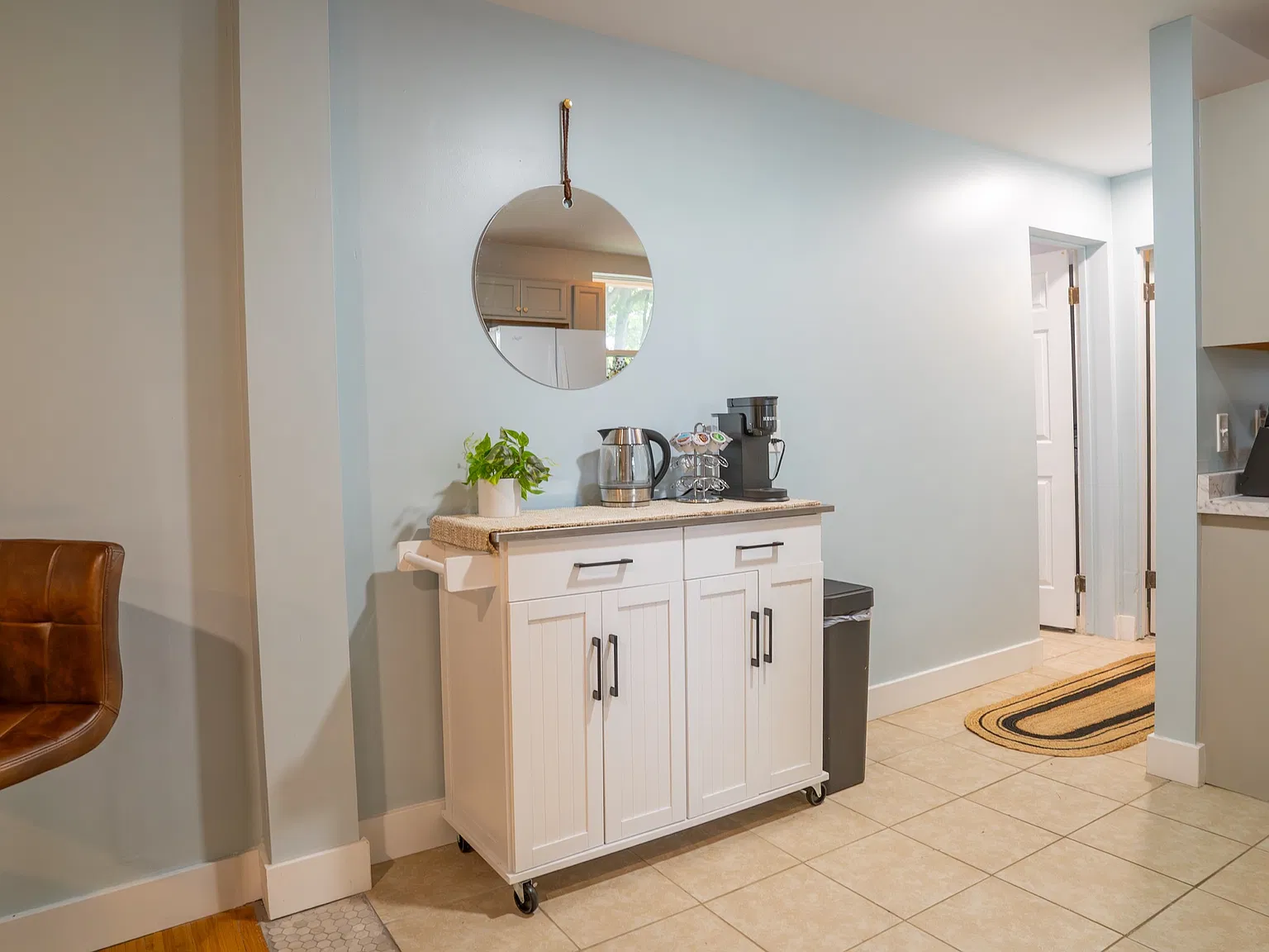 2 bed, 750 sqft, $1,700 — Photo 2