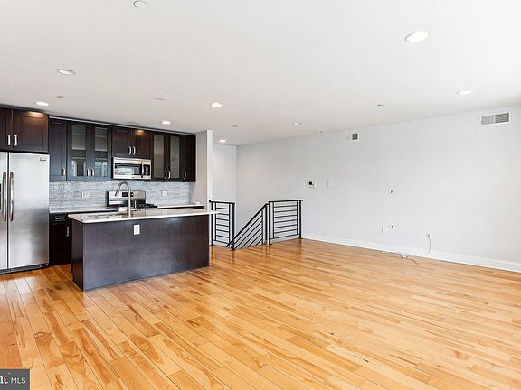 5th image of 327 E Allen St #1