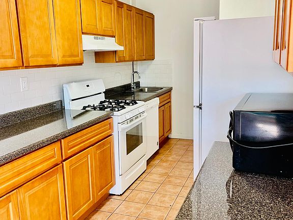 5th image of 47 Davis Ave APT 3E