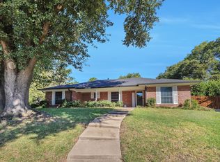 913 Circle Ln, Bedford, TX 76022