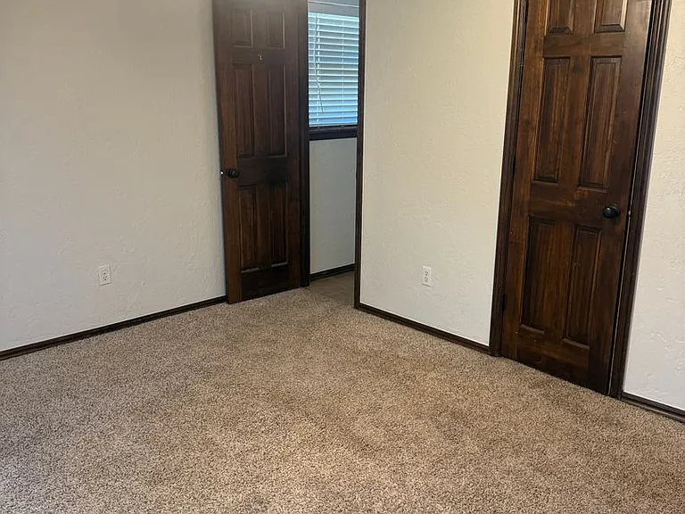 1082 Castlebury Mansion — Photo 13