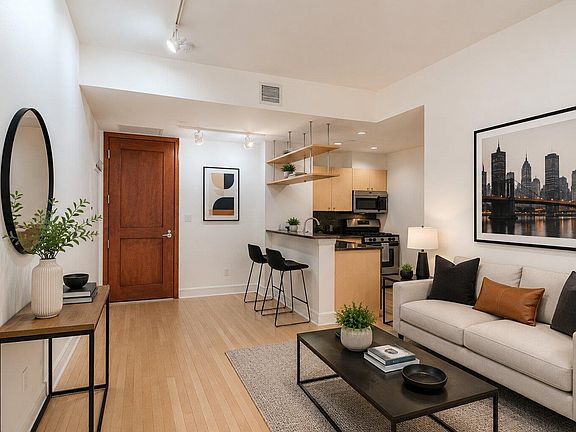 5th image of 901 W 9th St APT 217
