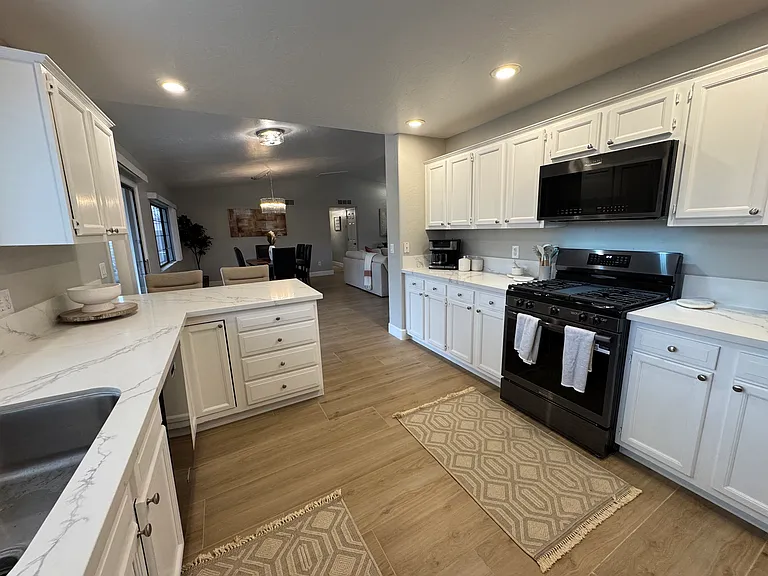 3732 N Taylor Dr — Photo 70