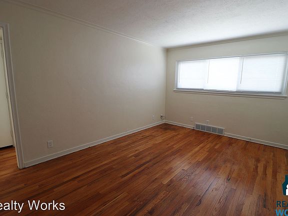 3rd image of 6641-6643 Colby St
