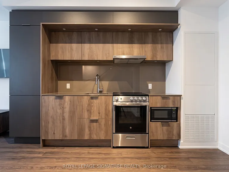 448 Burnhamthorpe Rd W #Townhouse 104-4 — Photo 3