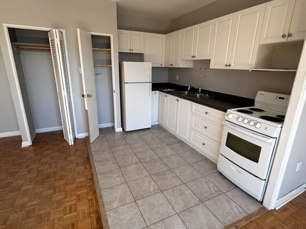 76 Liberty St S #304, Clarington, ON L1C 2N7