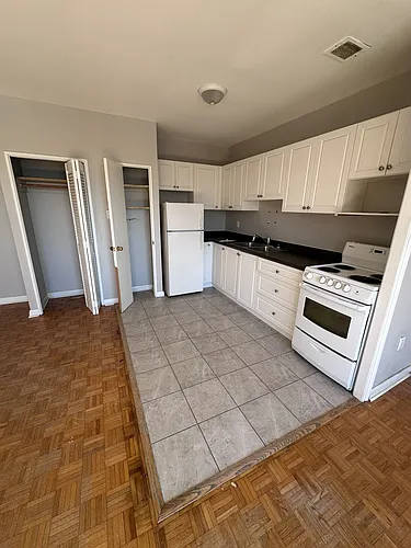 76 Liberty St S #304 Photo 1
