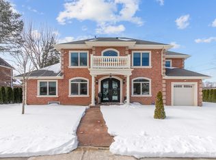 66 Essex Rd, Great Neck, NY 11023