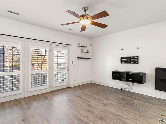 4th image of 227 W Monroe Ave Unit 205