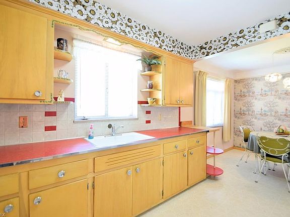 4th image of 6345 Stratford Dr