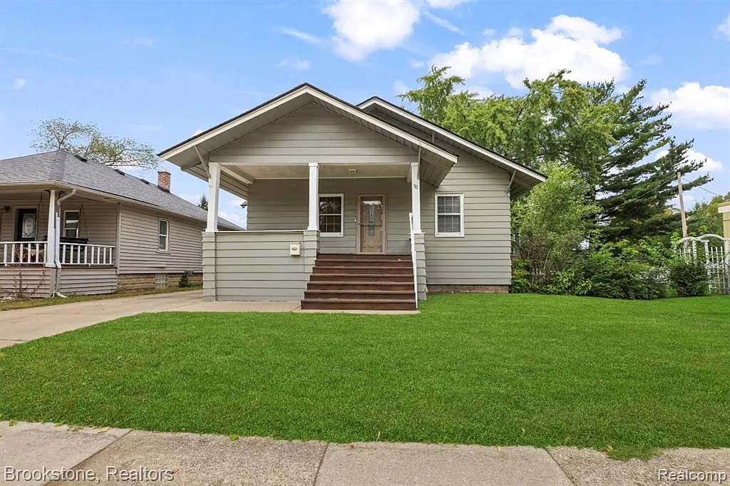 2 bed, 1.0 bath, 1312 sqft, $2,300 — Photo 2