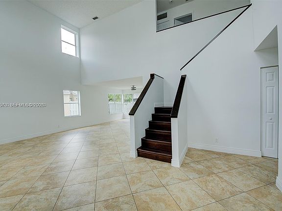 4th image of 1127 SW 104th Way