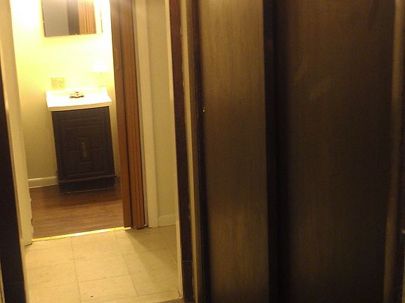 Closet, Hall to Bath