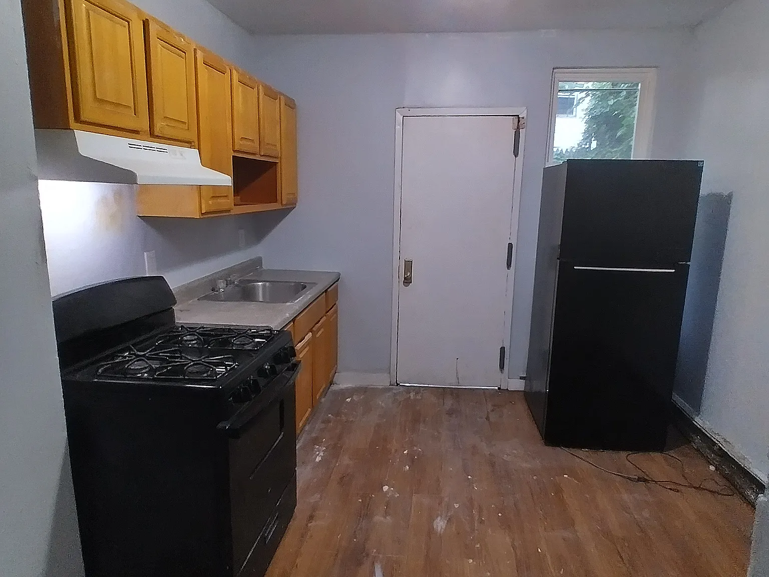 4 bed, 1000 sqft, $3,500 — Photo 3