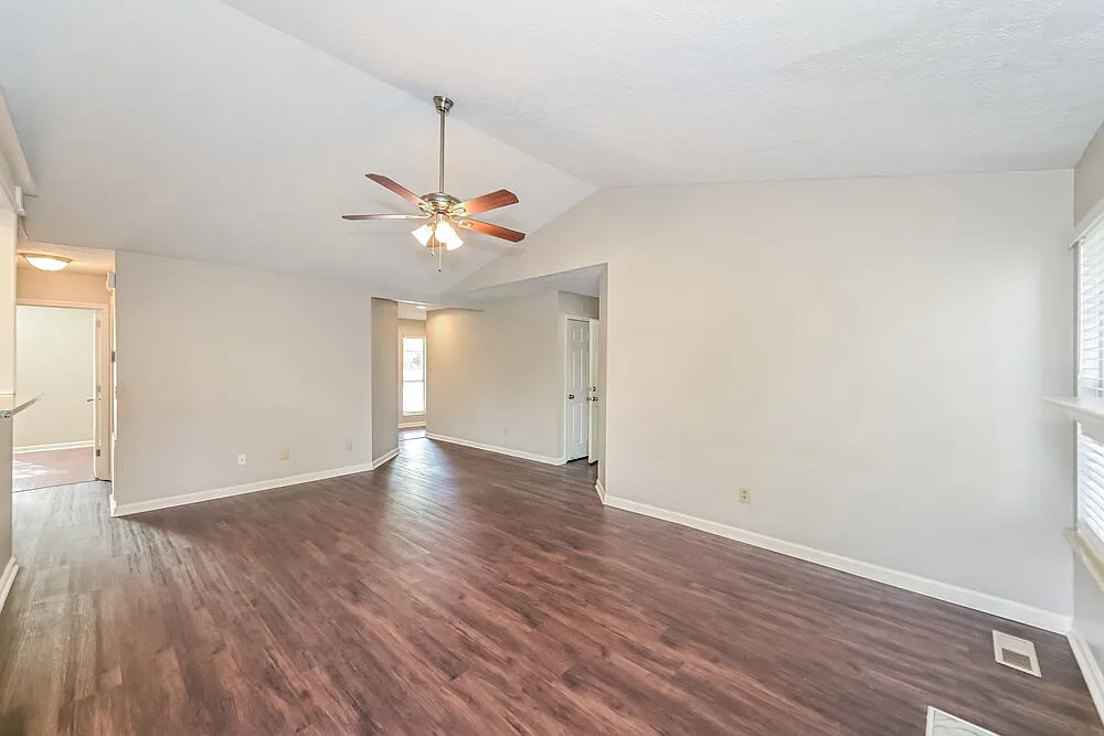 3 bed, 2.0 bath, 1362 sqft, $2,355 — Photo 4