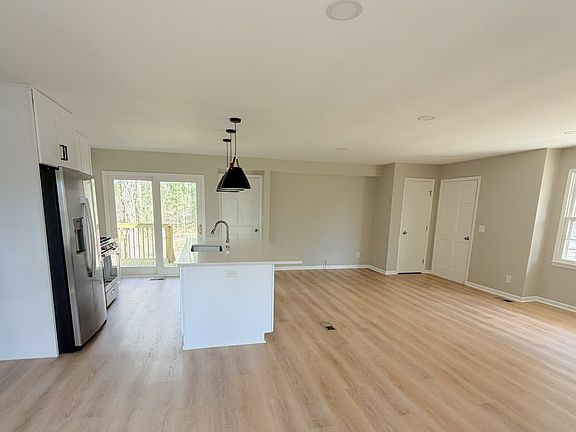 5th image of 110 Walker Woods Dr