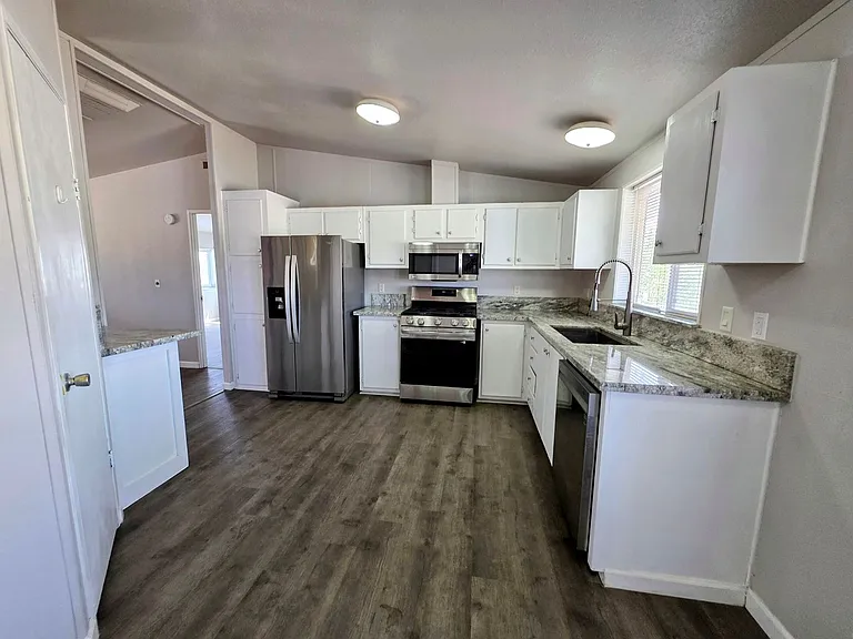 3545 Graham Ave — Photo 17