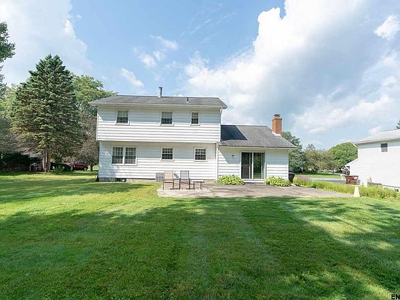 5th image of 22 Fairlawn Dr