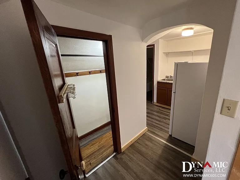502 S Duluth Ave | Tenant Pays Electric Only — Photo 4