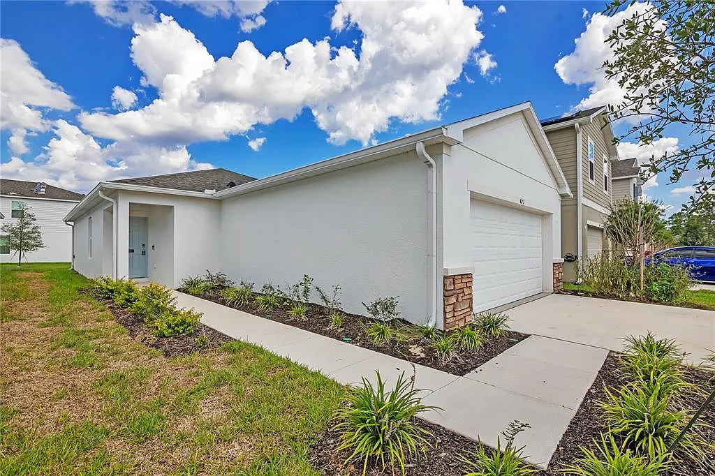 3 bed, 2.0 bath, 1457 sqft, $2,000 — Photo 3