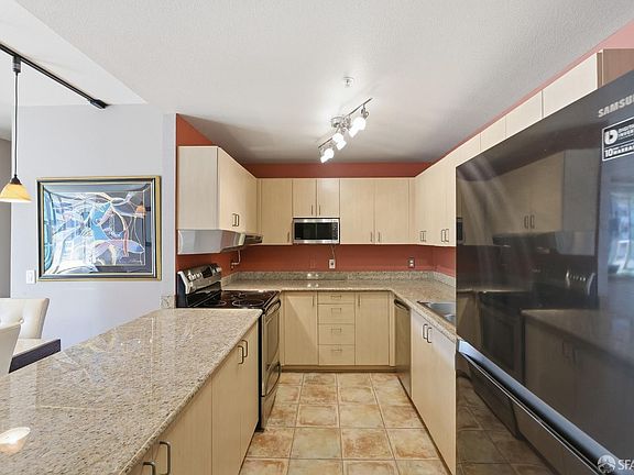 3rd image of 88 King St Unit 412