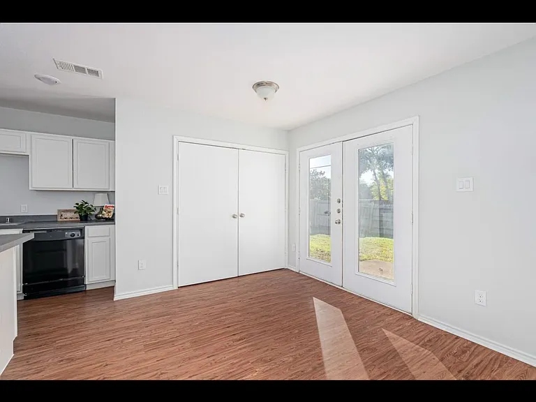 806 Rolling Ridge Dr — Photo 5