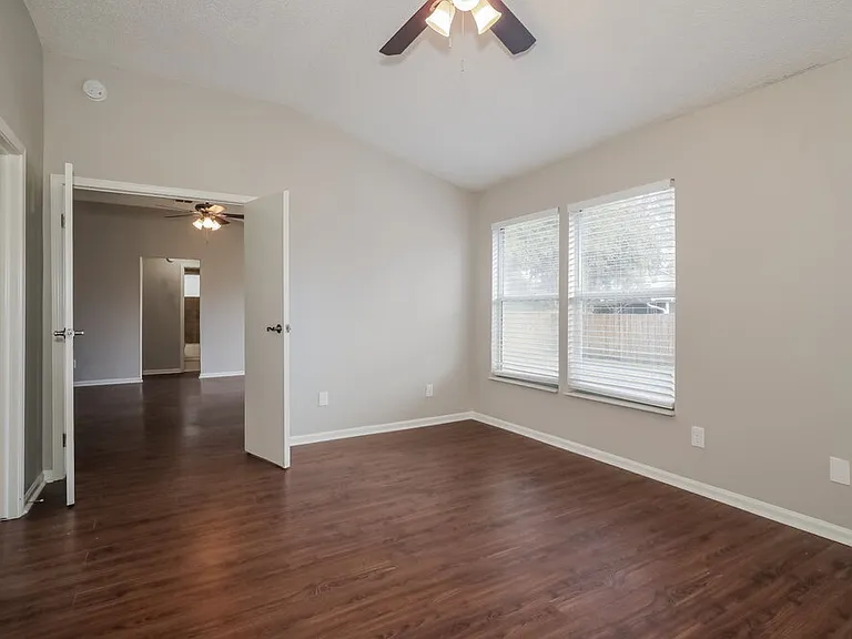 2013 Saint Martins Dr W — Photo 10