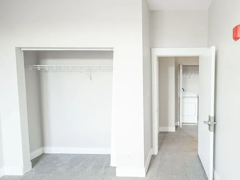 252 N Walnut St — Photo 7