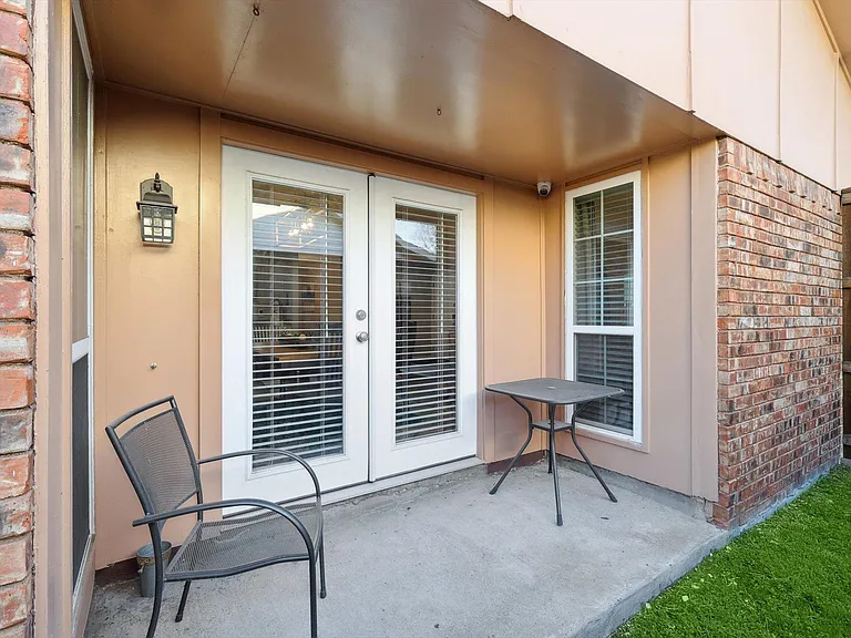 2914 Flagstone Dr — Photo 32