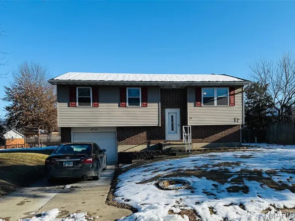 23 Islander Dr, Brighton, IL 62012