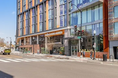 1 bed, 883 sqft, $2,595 — Photo 3