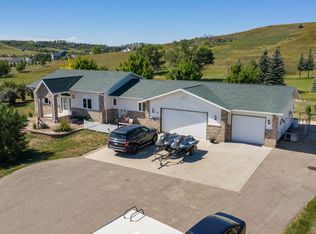 2201 Wolfsong Loop S, Mandan, ND 58554