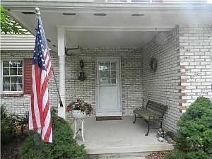 2nd image of 875 Middlebury Dr