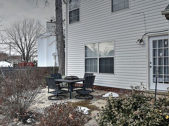 5th image of 6211 Harewood Ln