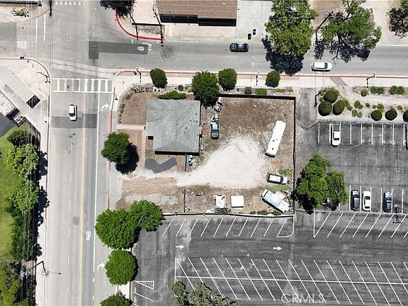 3rd image of 2103 Riverside Ave