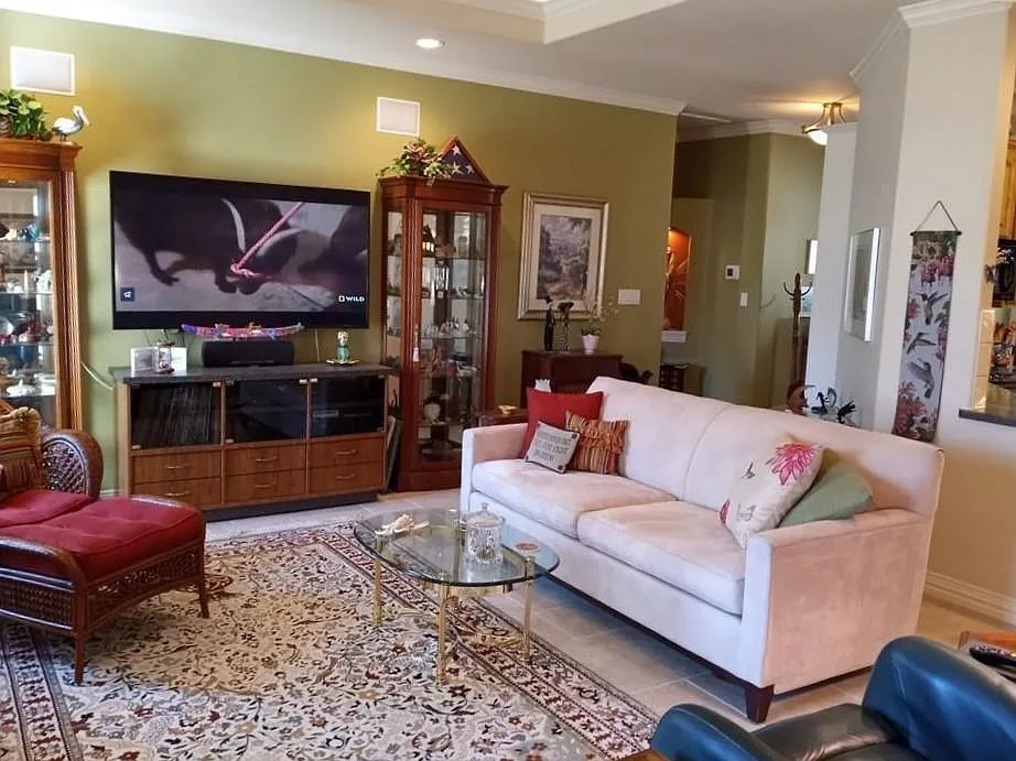 2 bed, 2.0 bath, 2149 sqft, $2,300 — Photo 4