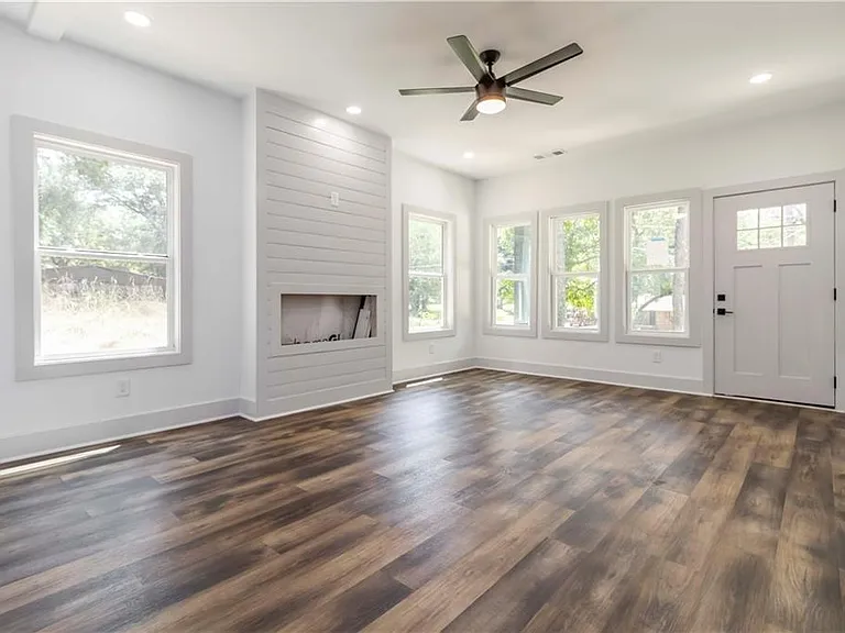 2884 Thompson Cir — Photo 6