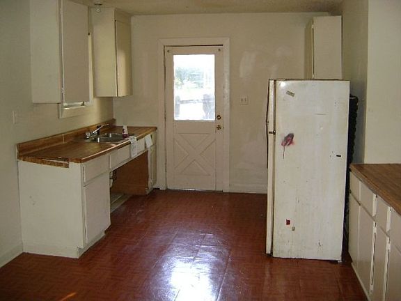 3rd image of 3089 Linda Dr