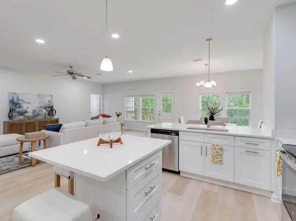 24 Riverwalk Blvd, Freeport, FL 32439