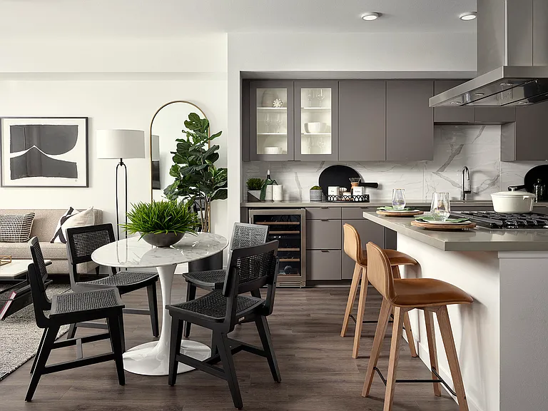 A700: Kitchen with dining area
