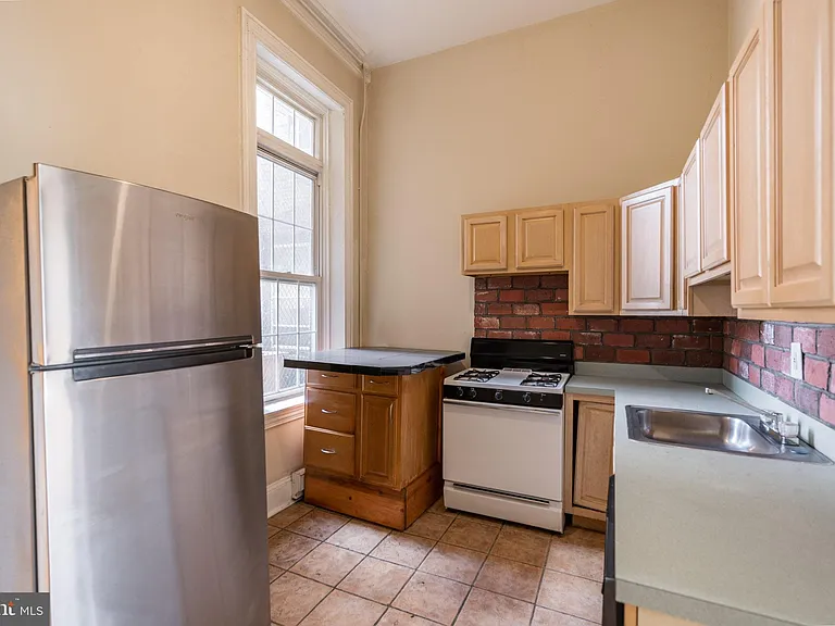 1933 Spring Garden St #1F — Photo 7