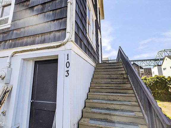 4th image of 103 Washington St