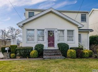 9 Hartwell Pl, Woodmere, NY 11598