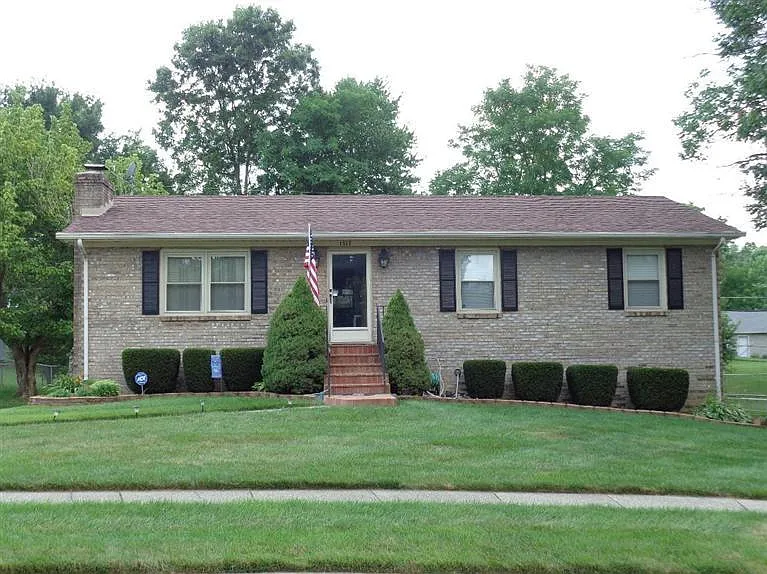 1517 Mount Rainier Dr photo 1
