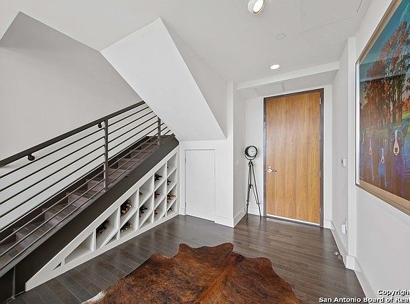 2nd image of 600 E Market St