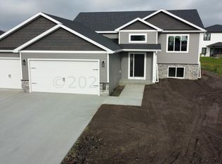 4211 Pine Pkwy S, Fargo, ND 58104