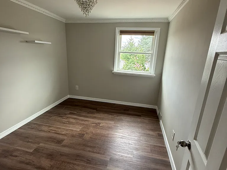8941 Leonard St — Photo 12