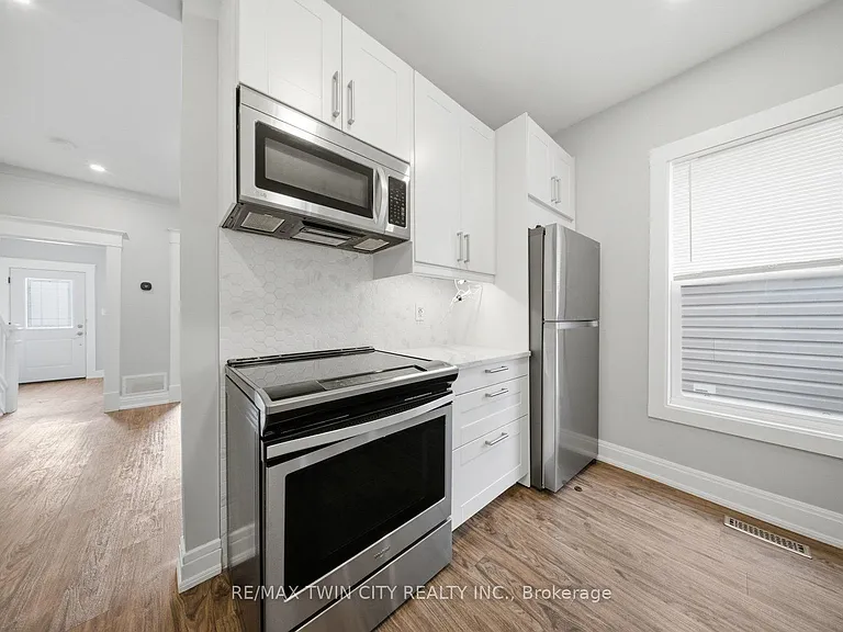 76 N Grey St E — Photo 12